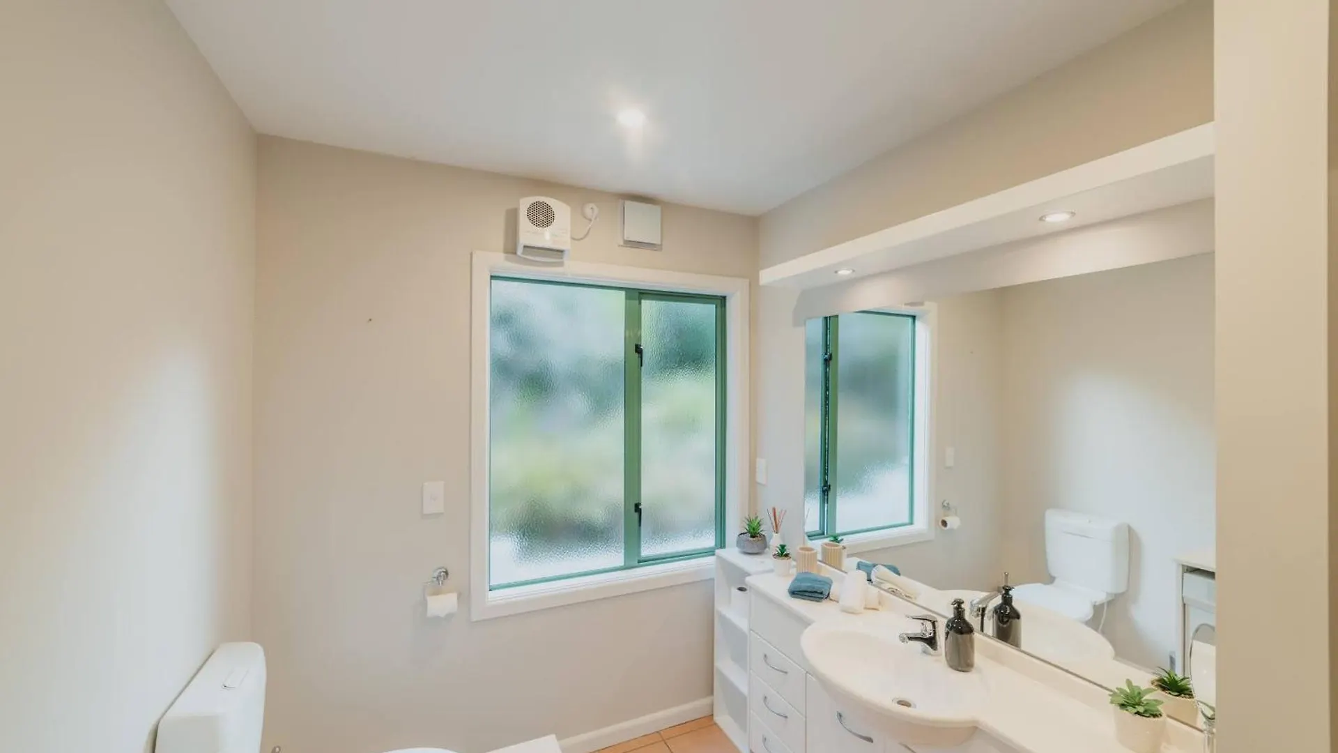 Willa Group-Friendly Retreat - Ocean View Free Parking Christchurch