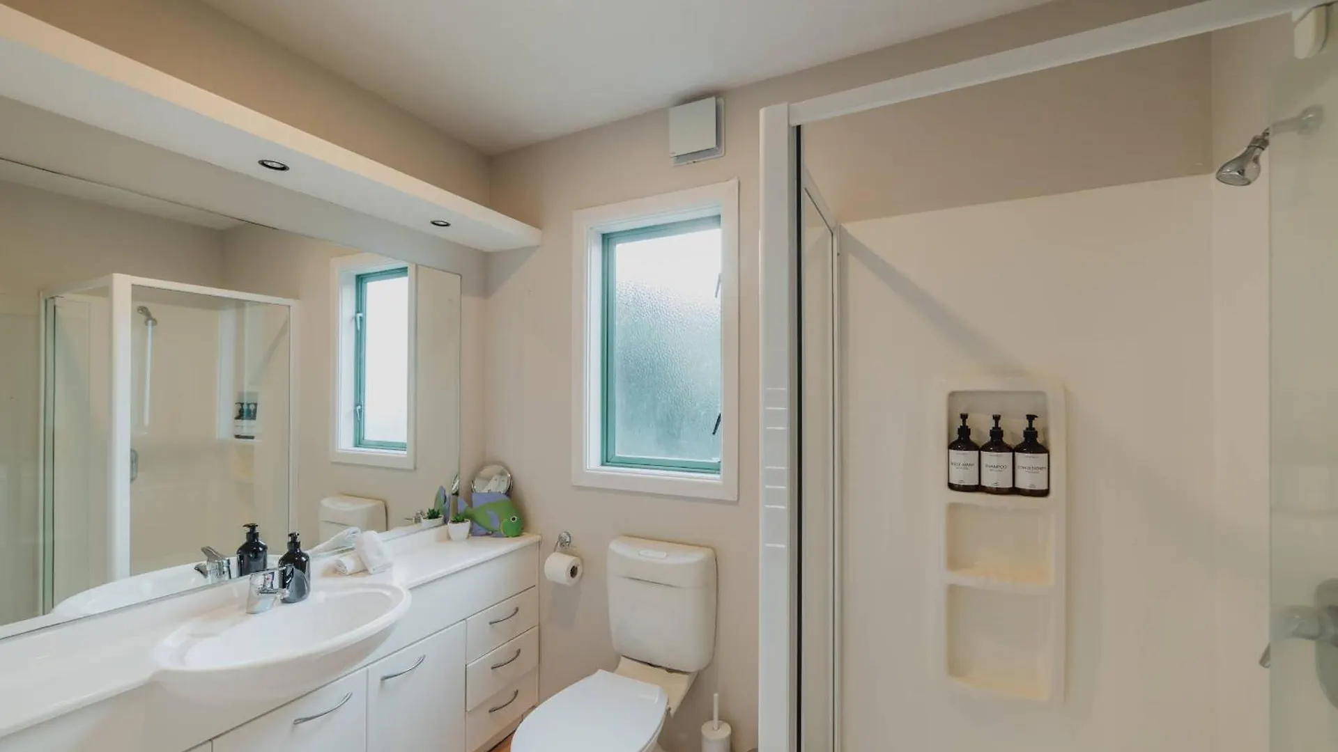 Willa Group-Friendly Retreat - Ocean View Free Parking Christchurch